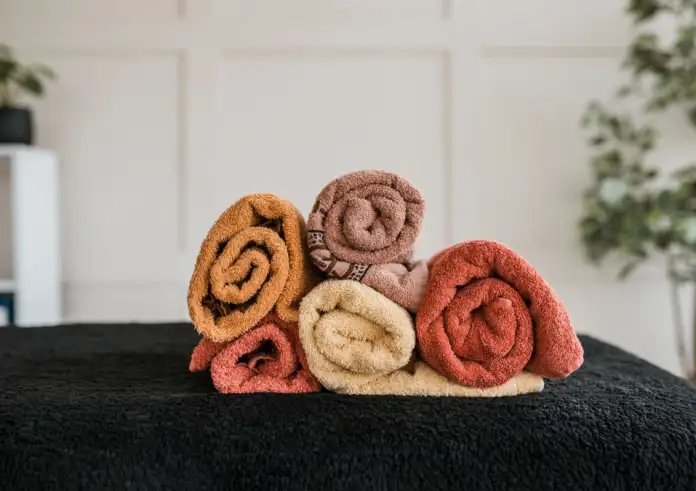 Κάθε πότε πρέπει πραγματικά να πλένεις τις πετσέτες του μπάνιου σου – Τι λένε οι δερματολόγοι και τι συμβαίνει αν δεν το κάνεις