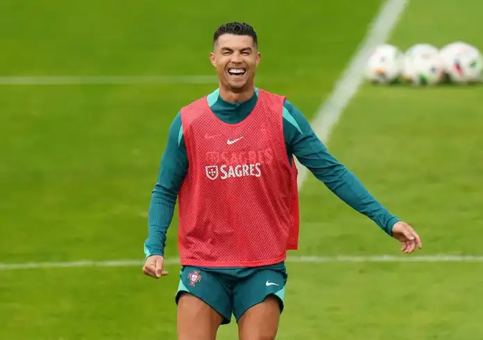 Ο Κριστιάνο Ρονάλντο έγινε και επισήμως ο πρώτος δισεκατομμυριούχος ποδοσφαιριστής – Πόσο εκτιμάται η περιουσία του