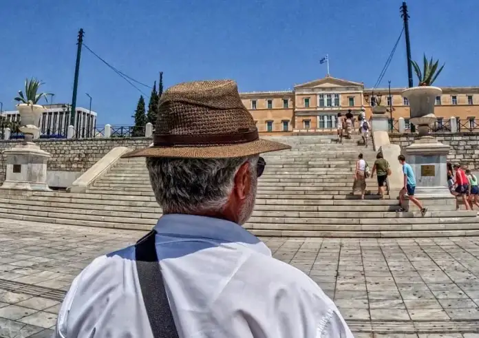 Συντάξεις: Ποιοι κερδίζουν από τον Νοέμβριο – Αυξήσεις, μπόνους 250€ και αναδρομικά