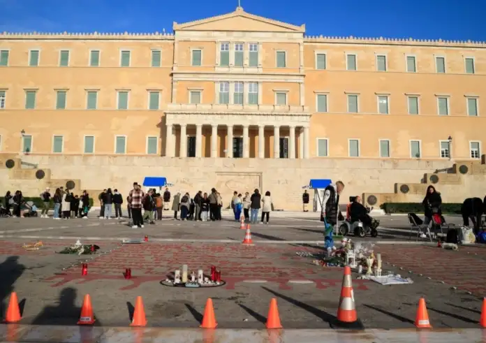 Σύγκρουση κυβέρνησης – συγγενών θυμάτων Τεμπών για το Μνημείο του Άγνωστου Στρατιώτη