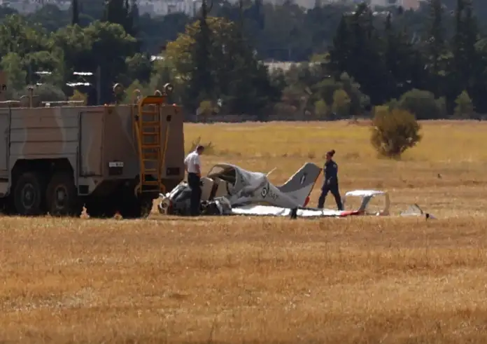 Πτώση εκπαιδευτικού αεροσκάφους στο Τατόι – Tραυματίες οι δύο πιλότοι της Σχολής Ικάρων