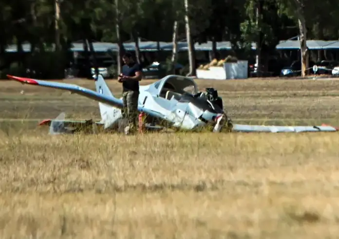 Τατόι: Διασωληνωμένος ο ένας πιλότος μετά την πτώση εκπαιδευτικού αεροσκάφους – Τα πρώτα σενάρια για το ατύχημα