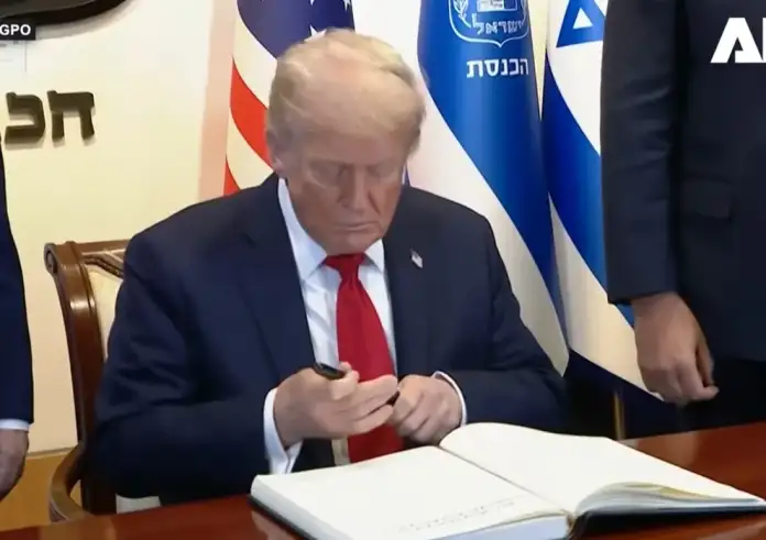 Θριαμβευτική υποδοχή του Ντόναλντ Τραμπ στην Κνέσετ – «Ο πρόεδρος της ειρήνης» φωνάζει το Ισραήλ