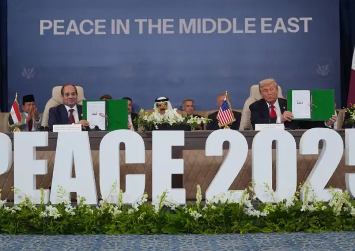 Υπογράφτηκε η συμφωνία για κατάπαυση πυρός στη Γάζα – «Ιστορική αυγή» λέει ο Τραμπ, «λύση δύο κρατών» ζητούν οι ηγέτες