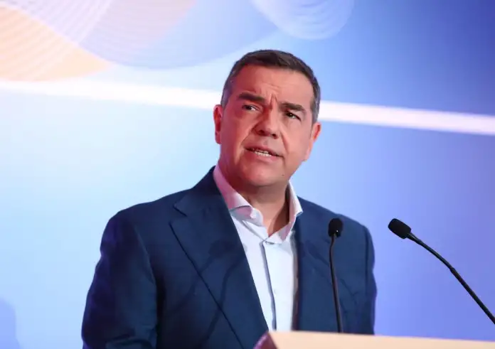 Τσίπρας, εκτός Βουλής αλλά «μέσα στην κοινωνία»: Το νέο του στίγμα, οι αιχμές για Μητσοτάκη και όσα ετοιμάζει