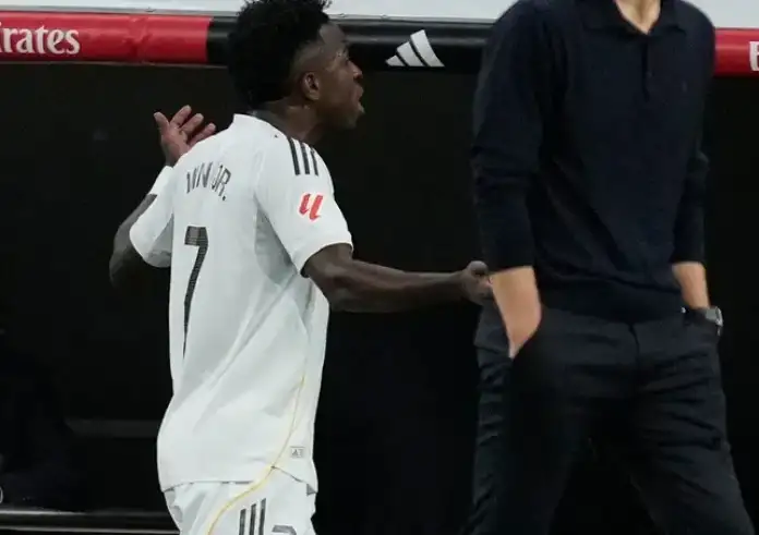 Αλόνσο - Βινίσιους: «Έλα, βγες γρήγορα, μ…α!» – «Φεύγω, καλύτερα να φύγω από την ομάδα»