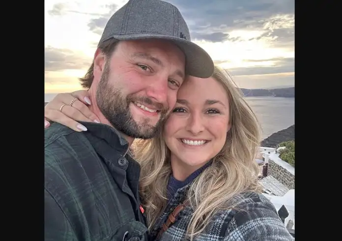 Νιόπαντρο ζευγάρι βρέθηκε νεκρό μέσα στο αυτοκίνητό του – «Μακάρι να ήμασταν πίσω στην Ελλάδα»