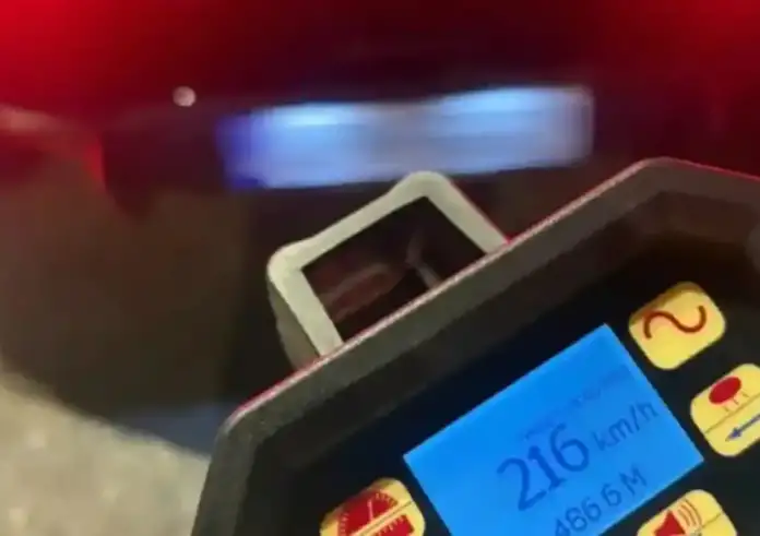 Σύλληψη επιχειρηματία που έτρεχε με 216 χλμ./ώρα στη Λεωφόρο Βουλιαγμένης