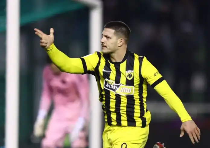 Η ΑΕΚ λύγισε τον Παναθηναϊκό 3-2 με χατ-τρικ Γιόβιτς σε ένα ντέρμπι γεμάτο ένταση