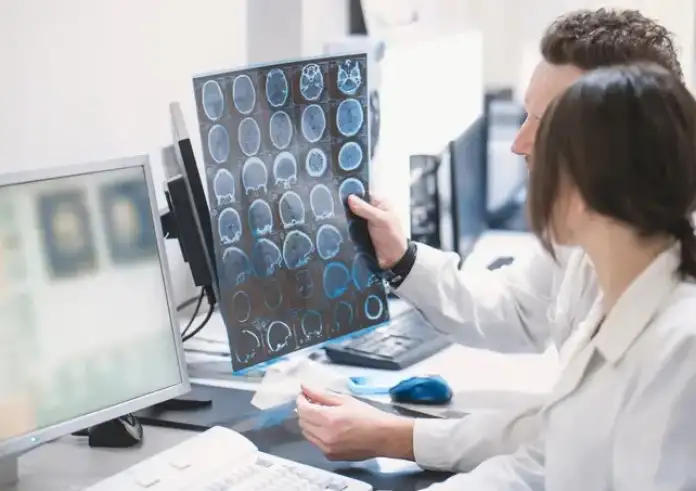 Ιστορική έγκριση από την ΕΕ: Η πρώτη συσκευή-θεραπεία για το Αλτσχάιμερ παίρνει πράσινο φως