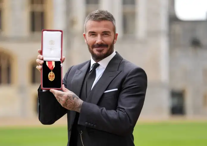 Ο βασιλιάς Κάρολος έχρισε ιππότη τον Ντέιβιντ Μπέκαμ – Η πιο περήφανη στιγμή της ζωής μου