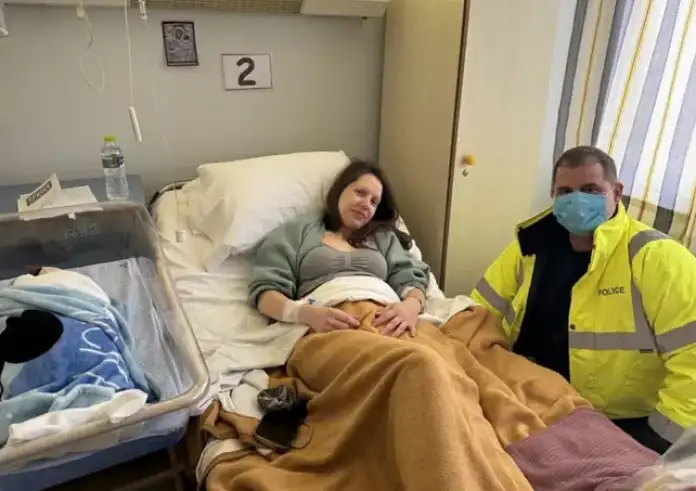 Αρκαδία: Περιπολικό μετέφερε ετοιμόγεννη στο νοσοκομείο – Εγκλωβίστηκε λόγω κακοκαιρίας