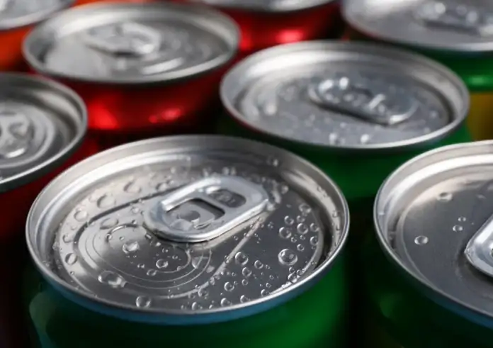 Ενεργειακά ποτά: Αυτές είναι οι 4 κρυφές παγίδες τους που εξαντλούν την ενέργειά σας