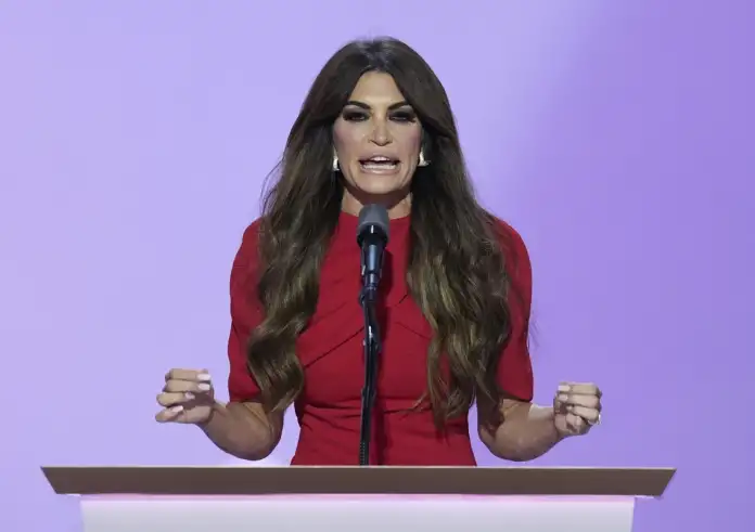 Στην Αθήνα η Κίμπερλι Γκιλφόιλ: Η νέα πρέσβης των ΗΠΑ αναλαμβάνει καθήκοντα