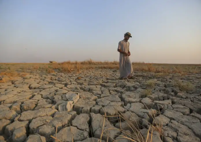 Ιράν: Μαζική προσευχή στην Τεχεράνη για βροχή λόγω πρωτοφανούς ξηρασίας