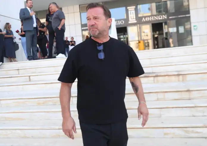 Το Κύμα: Πλακιάς για τα σενάρια δημιουργίας κόμματος. Η θάλασσα με ανακατεύει