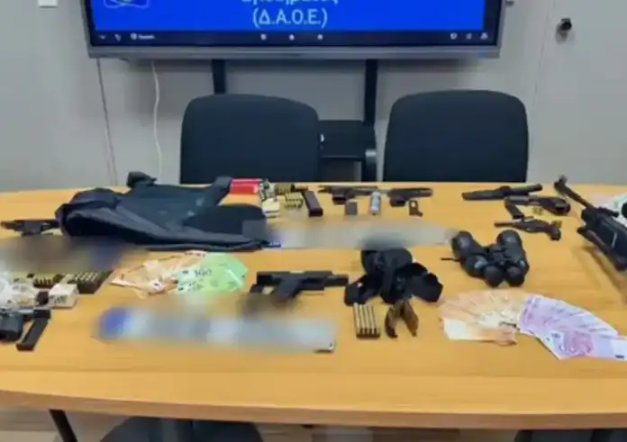 Δολοφονία Λάλα: Τέσσερις οι συλλήψεις – Όπλα, λίρες και κοκαΐνη στα ευρήματα