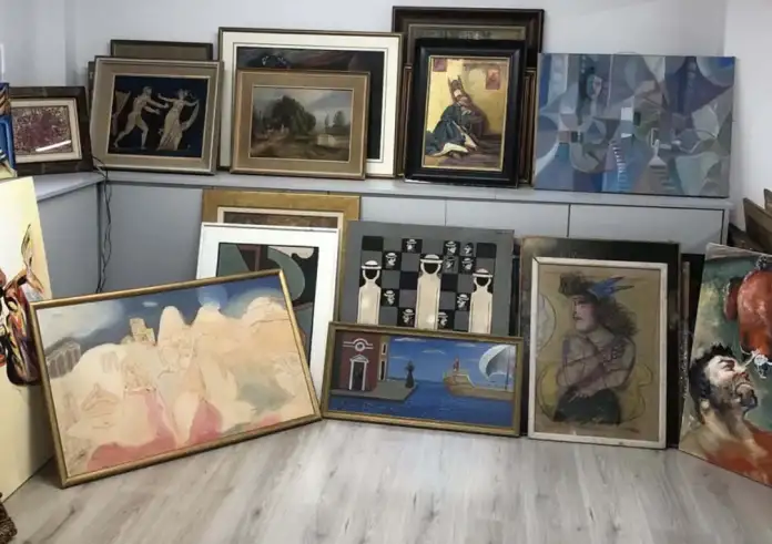 Υπόθεση πλαστών έργων: Ελεύθεροι χωρίς περιοριστικούς όρους ο δικηγόρος και ο συγκατηγορούμενός του