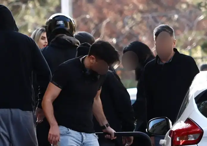 Διακίνηση ναρκωτικών: Νέες αποκαλύψεις - Το Άγιο Φως, τα λείψανα και οι πλαστές πινακίδες