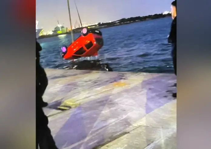 Σαλαμίνα: Νεκρός 68χρονος όταν το αυτοκίνητό του έπεσε στη θάλασσα – Έρευνα για αυτοκτονία