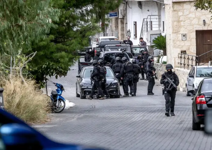 Κρήτη: Άνδρας επιτέθηκε σε τηλεοπτικό συνεργείο στα Βορίζια – Βίντεο ντοκουμέντο