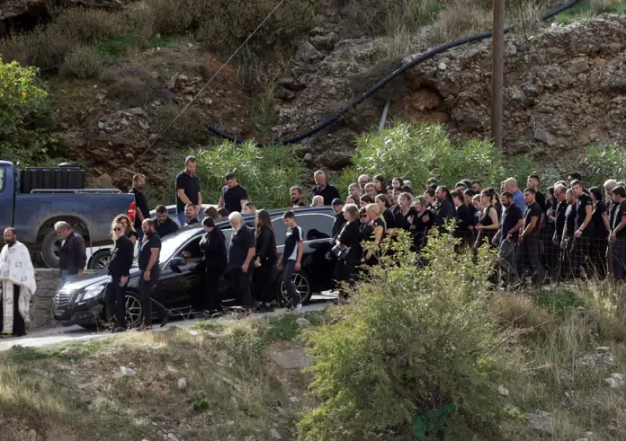Τον εκτέλεσαν μέσα στο αμάξι: Η συγκλονιστική μαρτυρία της συζύγου του 39χρονου για το μακελειό στα Βορίζια