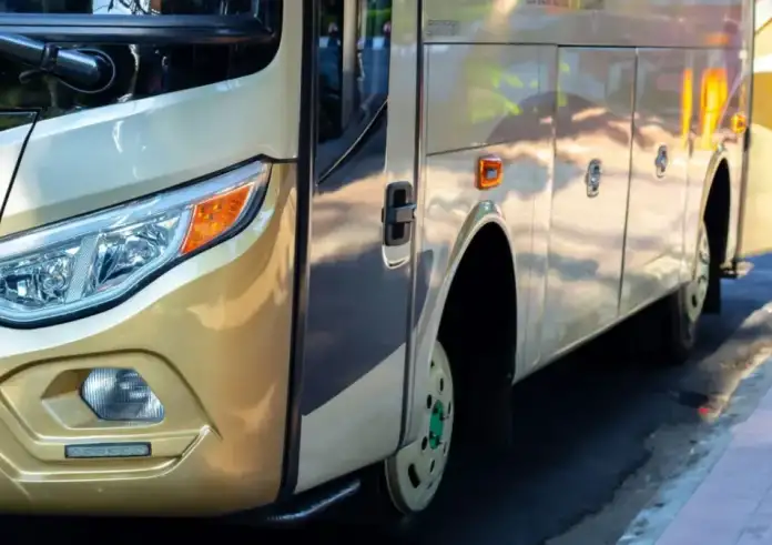 Ναύπακτος: Σχολικό λεωφορείο εξετράπη και έπεσε σε χαντάκι – Οι μαθητές είναι όλοι καλά