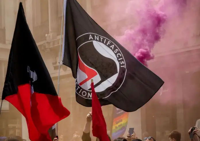 ΗΠΑ - Τραμπ: Δύο ελληνικές οργανώσεις Antifa στη λίστα διεθνούς τρομοκρατίας