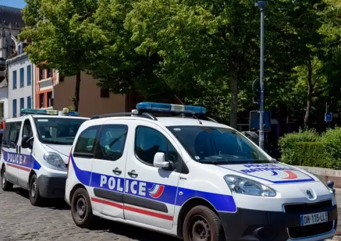 Γαλλία: Γυναίκα αυτοκτόνησε με αλυσοπρίονο σε πάρκινγκ καταστήματος