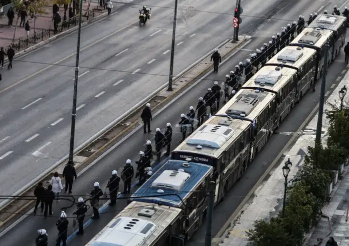 Πολυτεχνείο 2025: «Φρούριο» η Αθήνα με 5.000 αστυνομικούς, drones και κλειστούς σταθμούς Μετρό