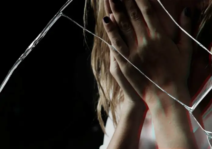 Περιστέρι: Άγριος ξυλοδαρμός 13χρονης από συνομήλικη – Το βίντεο που σοκάρει τα social media