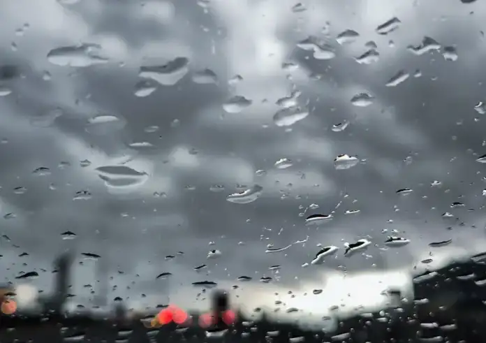 Σφοδρή κακοκαιρία Adel πλήττει την Αττική: Πλημμύρες, χαλάζι και προβλήματα στις μετακινήσεις