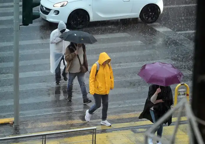 Έκτακτο δελτίο επιδείνωσης καιρού: Ποιες περιοχές θα «χτυπήσει» το κύμα κακοκαιρίας