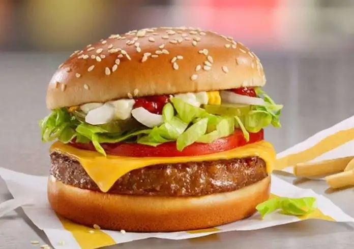 Κορωπί: Σε κρίσιμη κατάσταση 22χρονος που κατάπιε αμάσητο μπέργκερ