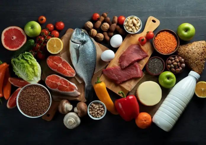 Η αλήθεια για τις βιταμίνες: 3 απλοί τρόποι να καλύπτεις τις ανάγκες σου χωρίς να «τσιμπάς» σε υποσχέσεις μακροζωίας