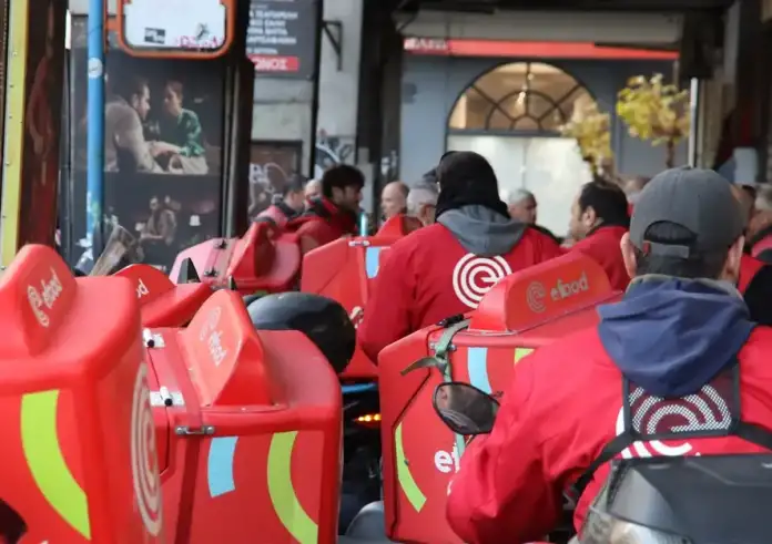 Σε διήμερες στάσεις εργασίας προχωρούν οι διανομείς της e-food και της Wolt