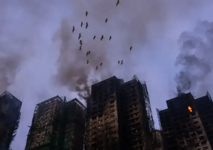 Τραγωδία άνευ προηγουμένου στο Χονγκ Κονγκ: Δεκάδες νεκροί και εκατοντάδες αγνοούμενοι μετά τη μεγάλη πυρκαγιά