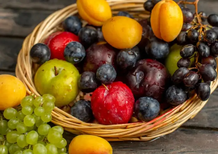 Μύθος ή αλήθεια; Πρέπει τελικά να τρώμε τα φρούτα με άδειο στομάχι;