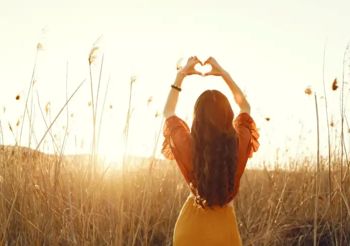 6 σημάδια ότι δεν αγαπάς τον εαυτό σου όσο νομίζεις