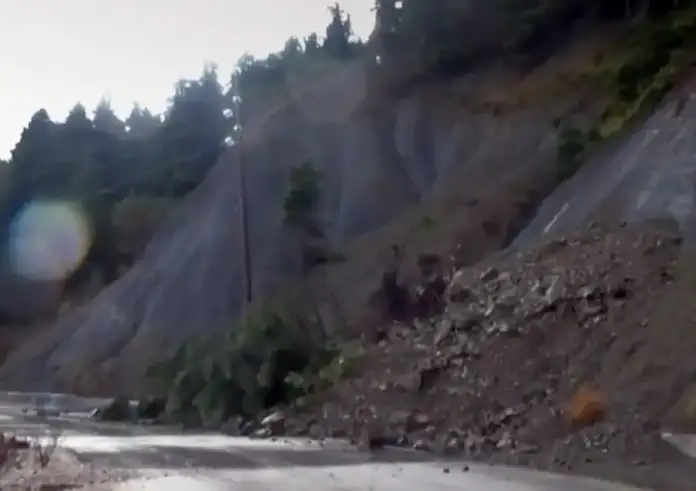 Η Ήπειρος στο έλεος της κακοκαιρίας: Κατολισθήσεις, πλημμύρες και δρόμοι υπό κατάρρευση