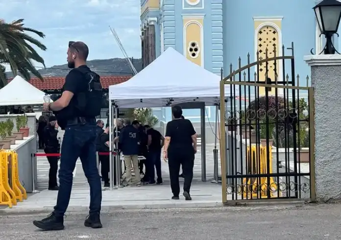 Κηδεία 56χρονης υπό αστυνομικό κλοιό στα Χανιά – Με ανιχνευτή μετάλλων η είσοδος