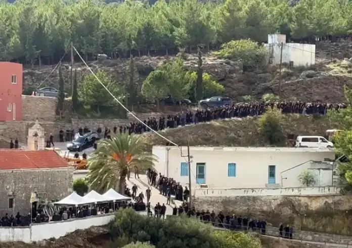 Ουρλιαχτά και οδύνη στην κηδεία του 39χρονου στα Βορίζια: «Σ’ αγαπώ! Σ’ αγαπώ μ’ ακούς;»