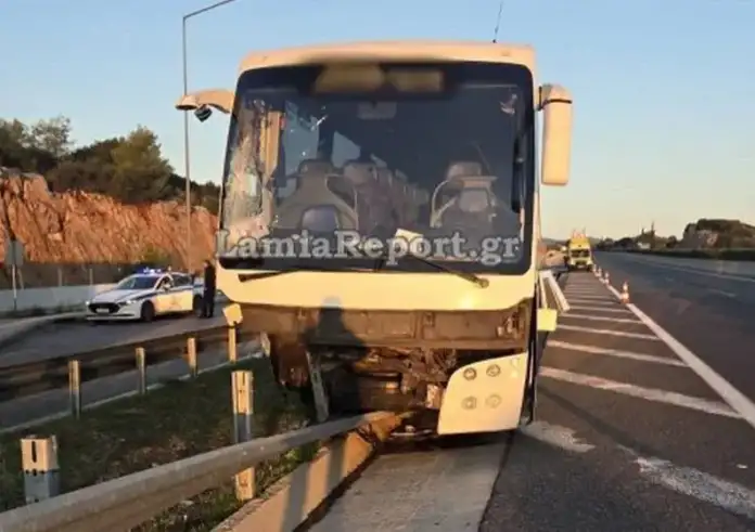 Τρόμος τα ξημερώματα στην Εθνική Οδό: Λεωφορείο καρφώθηκε στο διάζωμα – Έξι τραυματίες στο νοσοκομείο