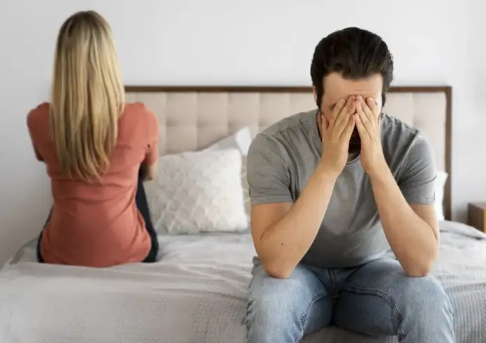Τα 11 ψέματα που λένε στον εαυτό τους οι άνθρωποι που μένουν σε γάμους χωρίς αγάπη