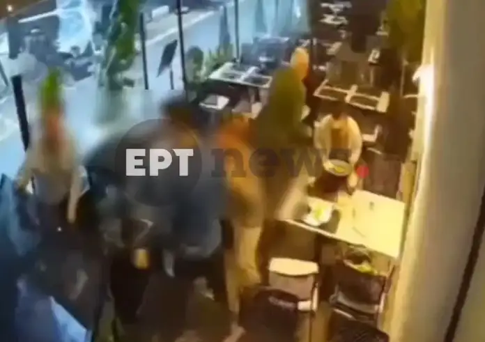 Πάτρα: Η στιγμή που «ανεμοστρόβιλος» σαρώνει την πόλη – Καρέ καρέ το σοκαριστικό βίντεο