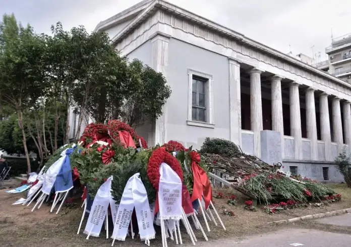 Πολυτεχνείο 2025: Άνοιξαν οι πύλες για τον τριήμερο εορτασμό – Ποιοι δρόμοι κλείνουν