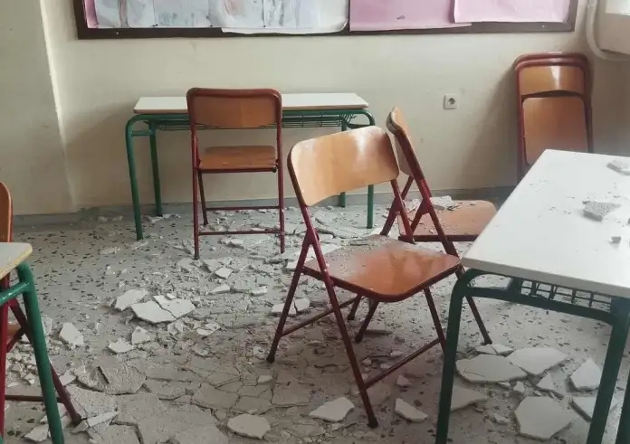 Πόρτο Ράφτη: Έπεσαν σοβάδες σε δημοτικό σχολείο – Τραυματίστηκαν δύο μαθητές