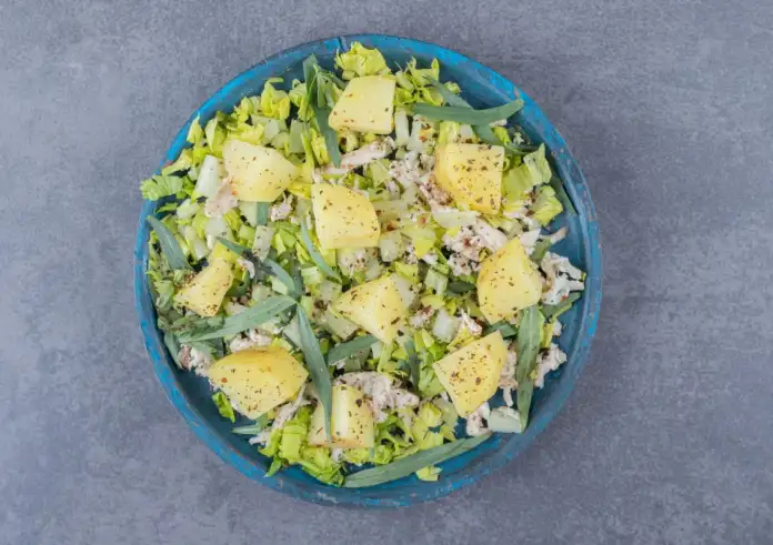 Roasted Broccoli και Potato Caesar Salad: Η συνταγή που θα σας εκπλήξει!