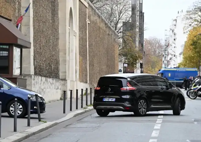 Νικολά Σαρκοζί: Αποφυλακίστηκε μετά από 21 ημέρες «Θα φάει κάτι άλλο εκτός από γιαούρτια»