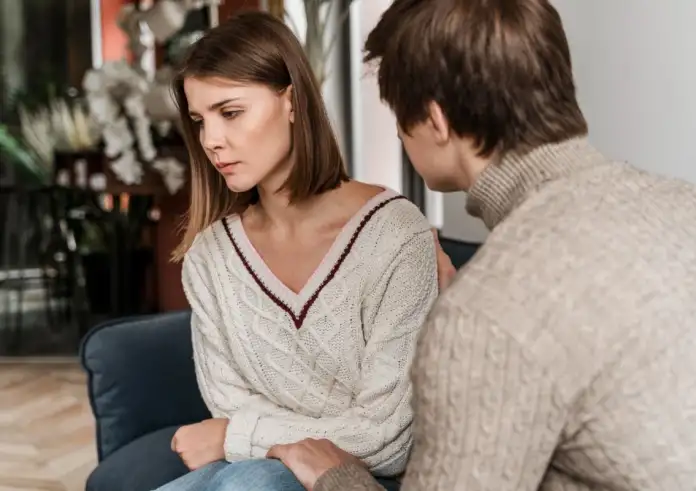 Όταν η σχέση γίνεται situationship: Γιατί συμβαίνει και πότε πρέπει να φύγεις